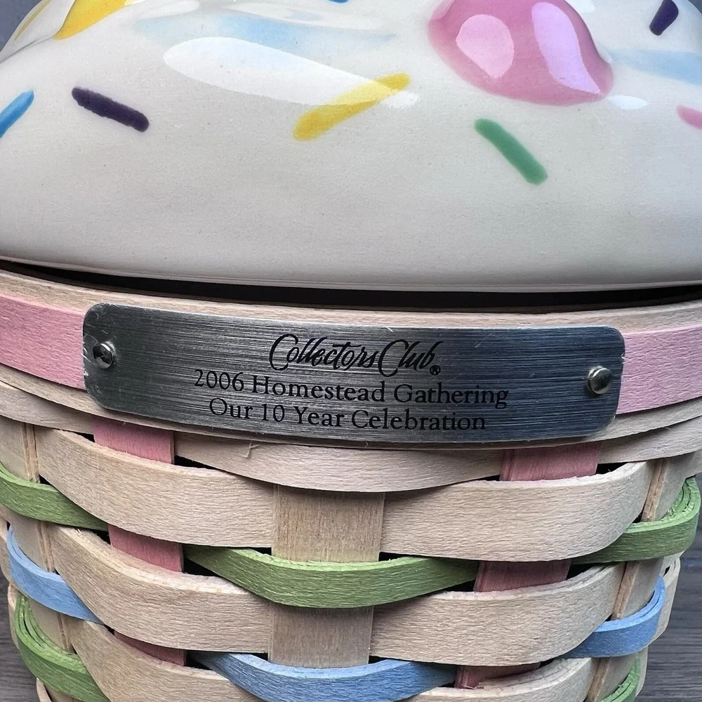 Longaberger 2006 Collectors Club Homestead Gathering Event Large Cupcake Basket